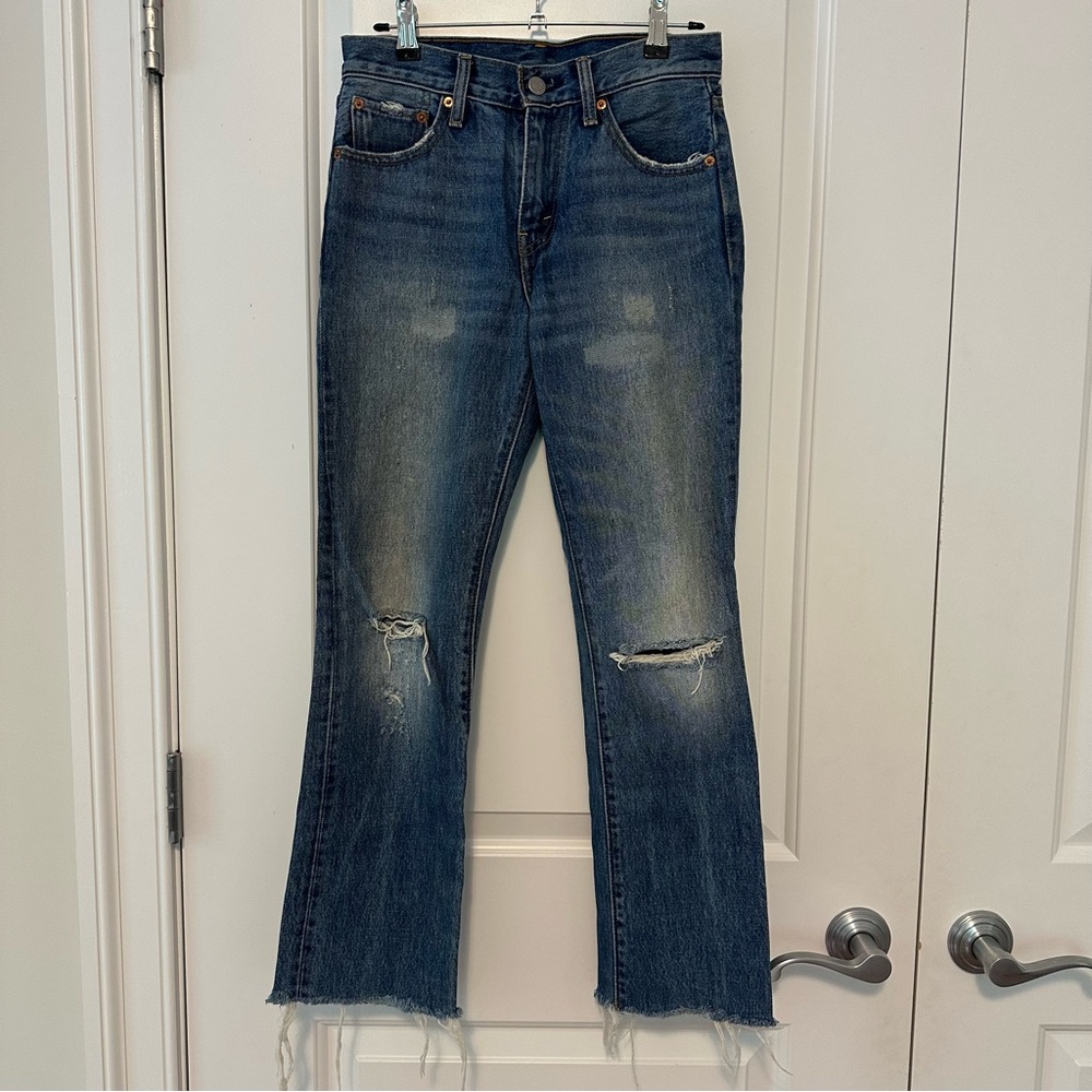 EUC Levi’s High Waisted Distressed Jeans size 24